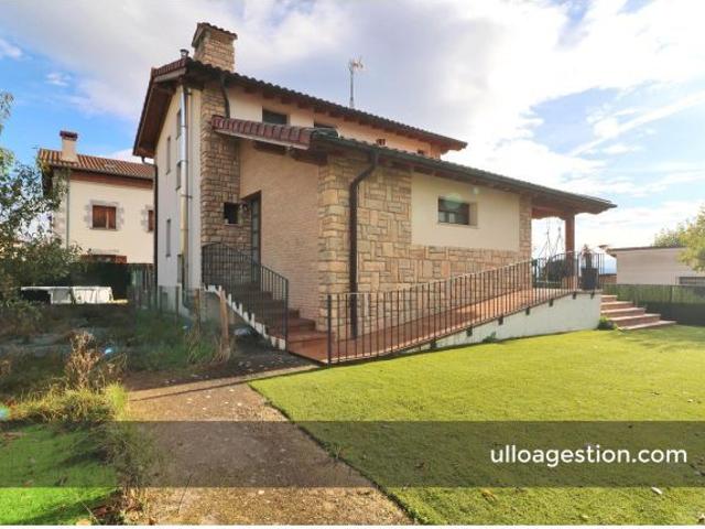 Chalet en Venta en Etxauri, Navarra