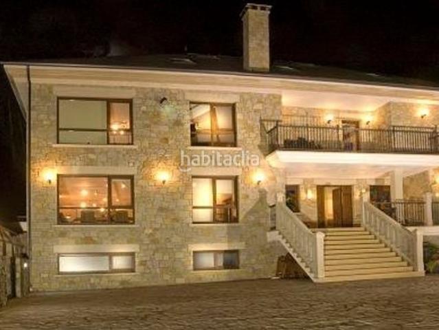 Chalet en venta en Foz. Casa independiente spa hostal tres estrellas. Chalets.
