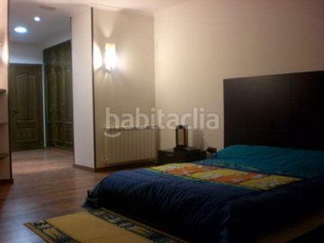 Chalet en venta en Foz. El hotel cuenta con piscina climatizada, diez habitaciones con sus cuartos de baño, spa, sauna, jacuzzy, gimnasio, sala de masajes. Chalets.