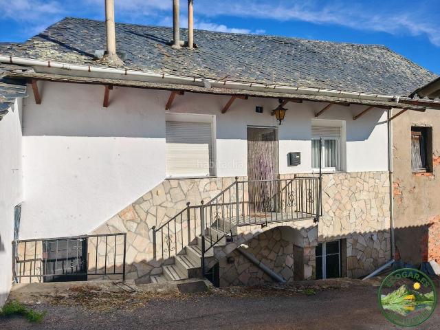 Chalet en venta en Folgoso de la Ribera. Se vende casa adosada en perfecto estado, a un paso de Bembibre. Chalets Folgoso de la.