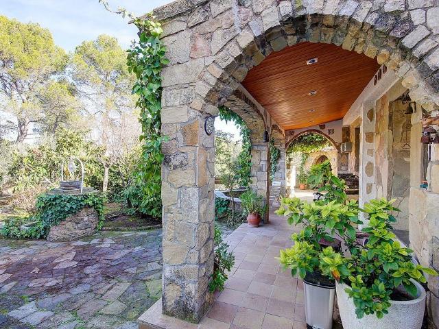 Chalet en venta en calle Hug de Mataplana, Fonollosa, de 105 m² 3 habitaciones por 290.000