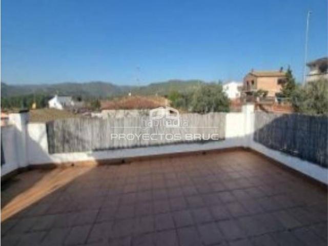 Chalet en venta en Fonollosa. Fonollosa en Canet de Fals Torre a reformar con amplia parcela Infórmese. Chalets.