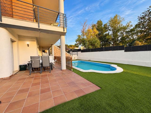Chalet en venta en Fornells de la Selva. Amplia casa familiar EN EXCLUSIVA con piscina y jardín en Fornells Park. Chalets Fornells de la.