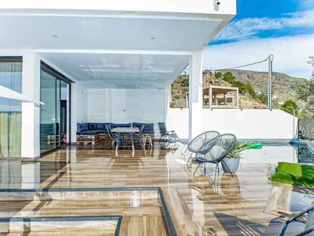 Chalet en venta en Felix. Chalet independiente con piscina, terraza orientada al sur, sala de cine y gimnasio 5 dormitorios. Chalets.