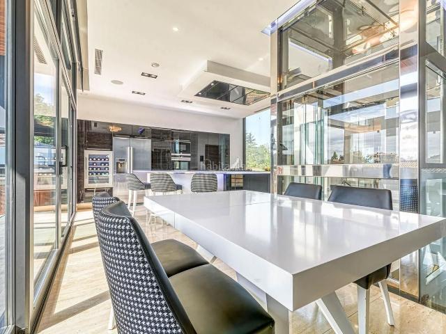 Chalet en venta en Figueres, Carretera de Roses Fossos. Casa domotizada con piscina en Figueres. Chalets.