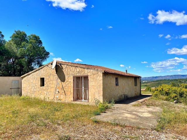 Chalet en venta en Flix Costa Dorada. Chalet rural en Flix. Chalets.