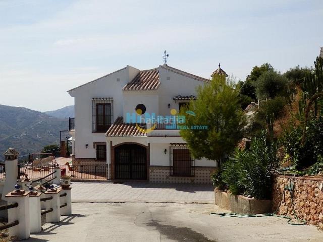 Chalet en venta en Frigiliana. Villa 7 dormitorios piscina garaje Acebuchal. Chalets.