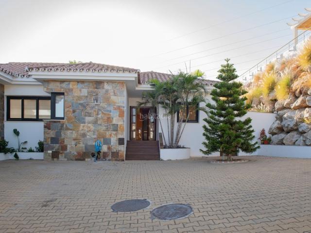 Chalet en venta en Fuengirola, El Higuerón. VILLA INDEPENDIENTE DE LUJO CON VISTAS AL MAR EN EL HIGUERÓN MÁLAGA. Chalets.