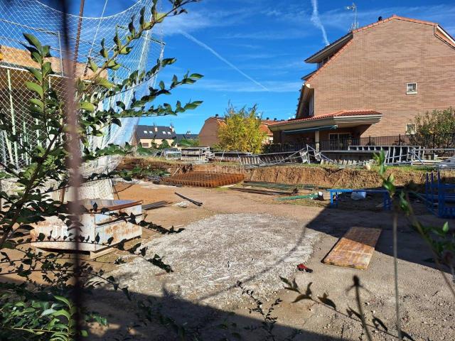 Chalet en venta en Fuenlabrada, Universidad Hospital. MAGNIFICO CHALET CON OBRAS YA INICIADAS ZONA HOSPITAL !. Chalets.