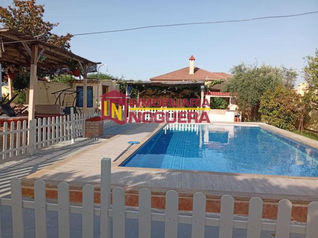 Chalet en venta en Fuente Palmera. ?PARCELA CON PISCINA A POCOS MINUTOS DE ECIJA SEVILLA ?. Chalets Fuente.
