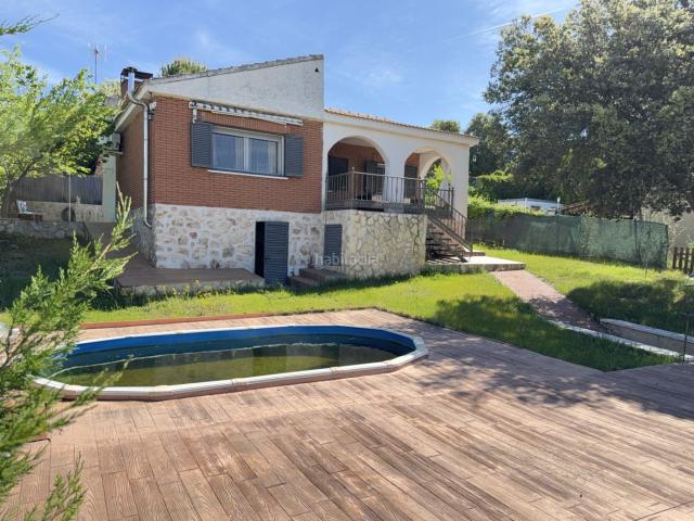 Chalet en venta en Fuentenovilla. Chalé en plena naturaleza. Chalets.