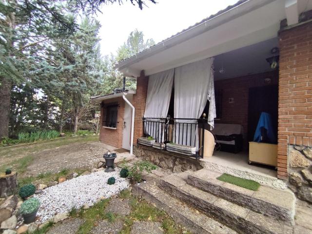 Chalet en venta en Hontoba. CHALET INDEPENDIENTE EN HONTOBA. Chalets.