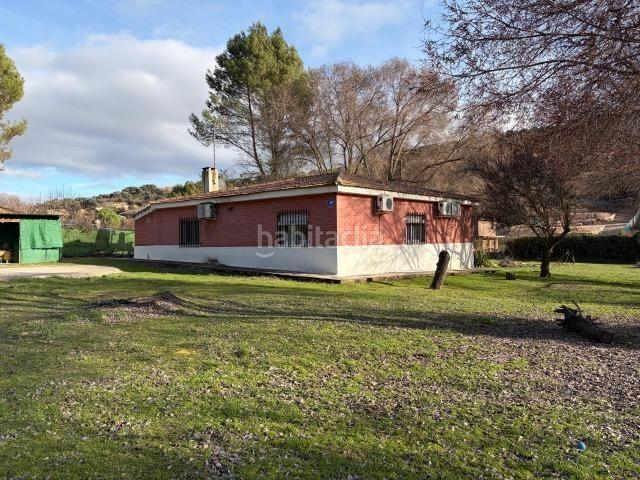 Chalet en venta en Hontoba. CHALET INDEPENDIENTE EN HONTOBA. Chalets.