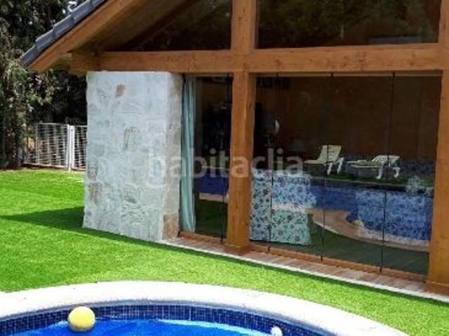 Chalet en venta en Hontoba. Chalets.