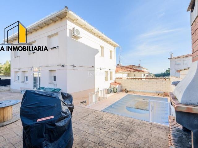 Chalet en venta en Horche. Oportunidad en Horche Guadalajara! Casa unifamiliar de 4 dormitorios y 3 baños lista para entrar a vivir. Chalets.