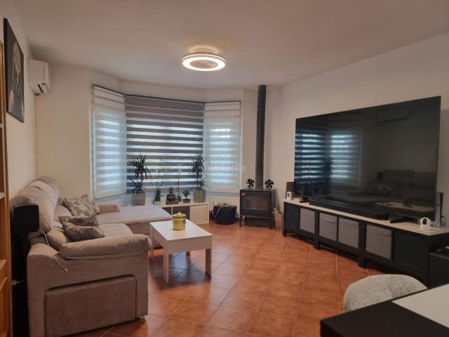 Chalet en venta en Hormigos. Espectacular chalet pareado de 248 m² en Hormigos Toledo: el refugio perfecto listo para entrar a vivir. Chalets.