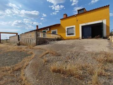 Chalet en venta en Hornachos. Finca con vivienda, manantial propio y vistas al Río Matachel en Hornachos, Badajoz. Chalets.