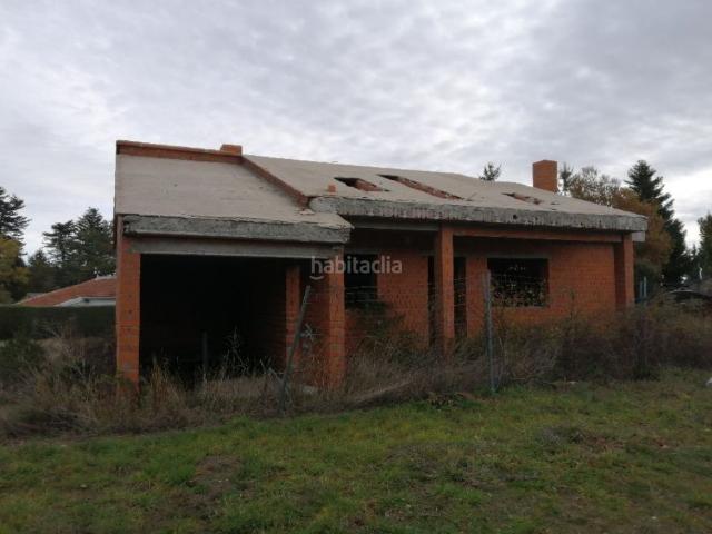 Chalet en venta en Herradón de Pinares. ¡Oportunidad Inversores! Obra Parada 7 Unidades 5 Apts + 2 Casas La Cañada. Chalets Herradón de.