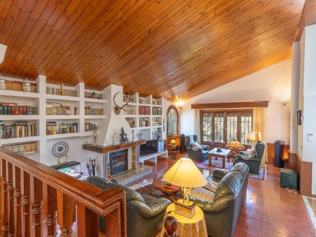 Chalet en venta en Huétor Vega. Espectacular chalet en Los Rebites! Con 1667 M2 de parcela!. Chalets Huétor.