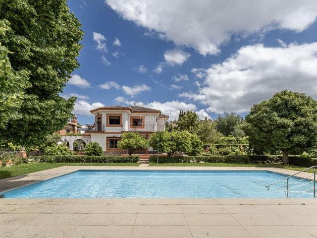 Chalet en venta en Huétor Vega. SE VENDE ESPECTACULAR VILLA DE ESTILO TRADICIONAL ANDALUZ EN HUETOR VEGA_GRANADA. Chalets Huétor.