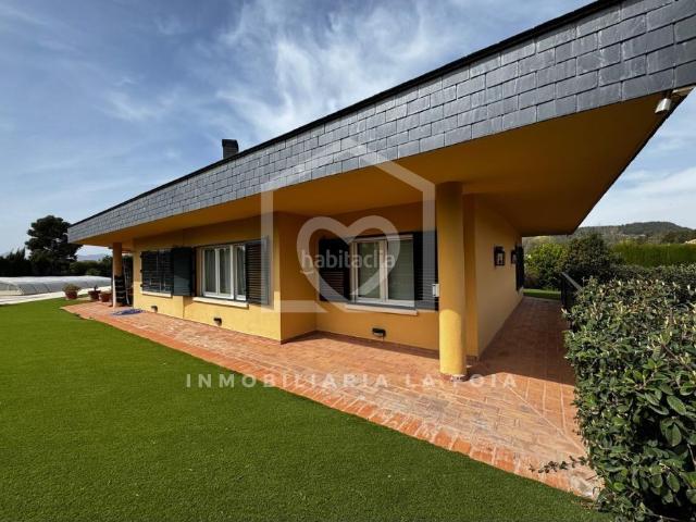 Chalet en venta en Ibi. ? Vive el lujo y la calma en uno de los mejores rincones de Ibi. Chalets.