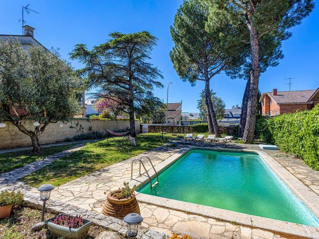 Chalet en venta en Igualada, Ponent Set Camins. Torre exclusiva amb jardí i piscina Set Camins Igualada. Chalets.