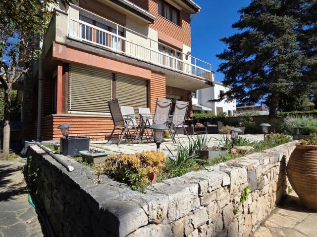 Chalet en venta en Igualada, Ponent Set Camins. VENTA CASA EN IGUALADA ZONA SET CAMINS GARAJE, JARDÍN Y PISCINA!. Chalets.