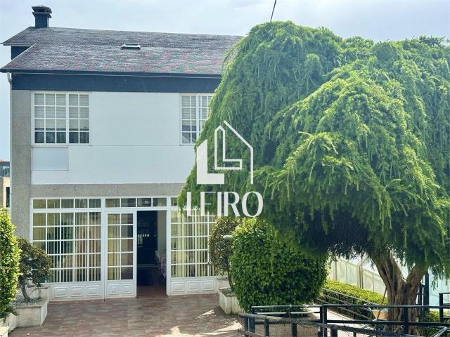 Chalet en venta en Illa de Arousa A. CHALET CON PISCINA CON VISTAS AL MAR AL LADO DE LA PLAYA. Chalets Illa de Arousa.