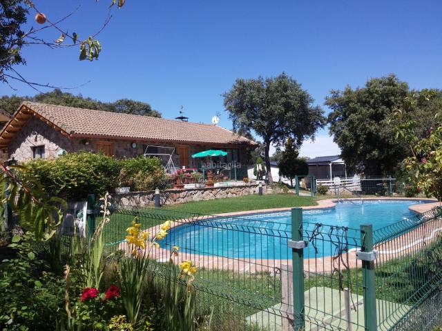 Chalet en venta en Ituero y Lama. ESPECTACULAR FINCA RUSTICA DE 17.000 M² CON DOS VIVIENDAS INDEPENDIENTES Y PISCINA EN COTO DE SAN ISIDRO ITUERO Y LAMA. Chalets Ituero y.