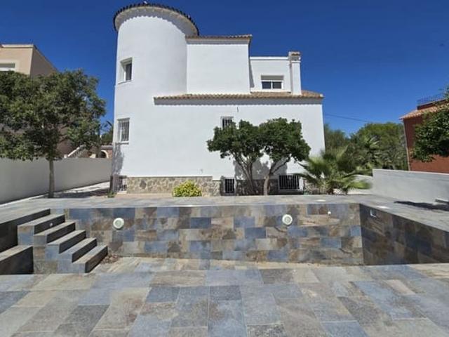 Chalet en venta en Jacarilla, Alicante