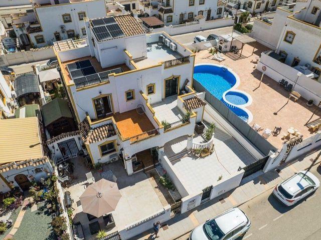 Chalet en venta en Jacarilla, Alicante