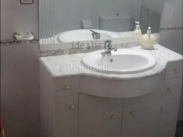 Chalet en venta en Jaén, Ctra. Circunvalación La Magdalena. Casa en venta en la ciudad de Jaén ideal para entrar a vivir como primera vivienda o ideal como inversión. Chalets.
