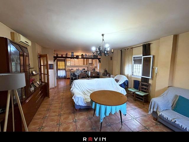 Chalet en venta en Jaén, Puente Tablas Puente Nuevo Cerro Molina. Chalet independiente de 4 dormitorios con piscina y 1.252 m² de parcela. Chalets.