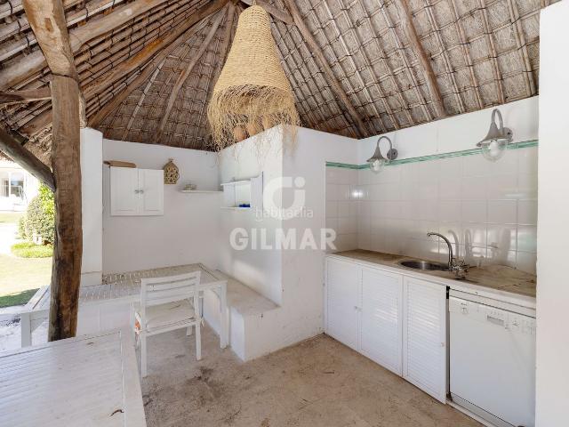 Chalet en venta en Jerez de la Frontera, Pozoalbero. Este exclusivo Chalet Independiente en EL NORTE Jerez de la Frontera es una joya inmobiliaria que no puedes dejar pasar. Con una s. Chalets Jerez.