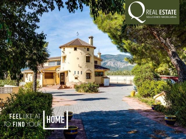 Chalet en venta en Onil. VIVE EN TU PRÓXIMO PALACETE EN PLENA NATURALEZA JUNTO A CASTALLA. Chalets.