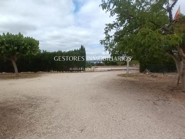 Chalet en venta en Onil. CASA DE CAMPO CON INVERNADEROS EN ONIL. Chalets.