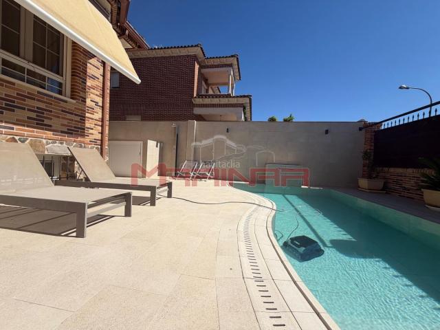 Chalet en venta en Ocaña, Puerta de Murcia Colegios. Chalet de lujo en Ocaña. Chalets.