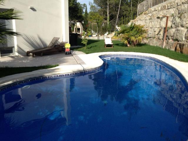 Chalet en venta en Òdena. Chalet con piscina. Chalets.