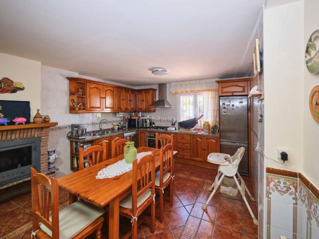 Chalet en venta en Ogíjares. NUDA PROPIEDAD en venta en Calle Colombia. Chalets.