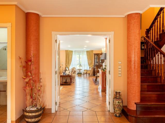 Chalet en venta en Oleiros, Perillo. Chalet independiente en venta en Rosalia de Castro 126, Oleiros. Chalets.