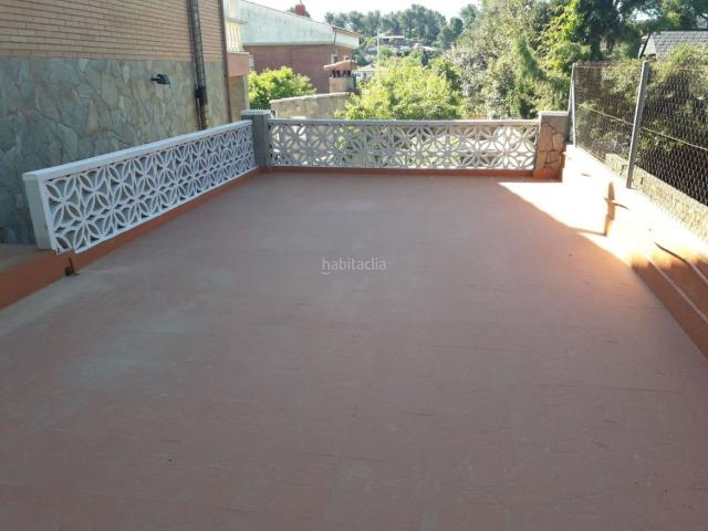 Chalet en venta en Olesa de Bonesvalls. Chalet de 468 metros de lujo. Sobre un terreno de 1197 metros, con gran piscina, barbacoa, parguing. Chalets Olesa de.