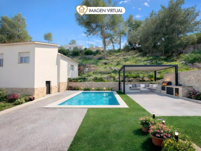 Chalet en venta en Olesa de Bonesvalls. Oportunidad de inversión a 35 min de Barcelona Vivienda con gran parcela. Chalets Olesa de.