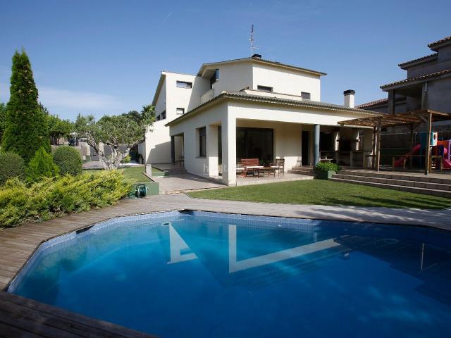 Chalet en venta en Olèrdola. Una casa para vivir, disfrutar y compartir durante todo el año. Chalets.