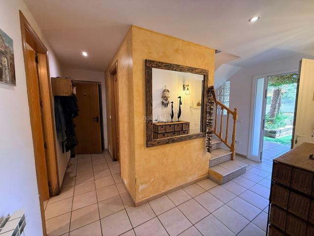 Chalet en venta en Olèrdola. EXCLUSIVA CASA UNIFAMILIAR CON GRAN PISCINA Y JARDIN PRIVADO. Chalets.