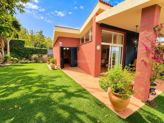 Chalet en venta en Olivella. Casa independiente con jardín privado, chimenea y mucho encanto. Chalets.