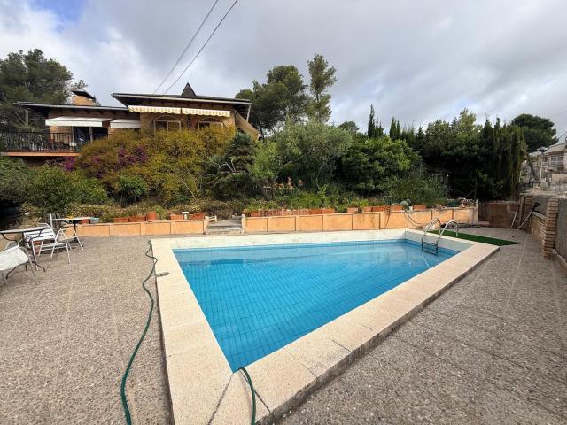 Chalet en venta en Olivella. MAS QUE UNA CASA, UN ESTILO DE VIDA ENTRE NATURALEZA Y PRIVACIDAD. Chalets.