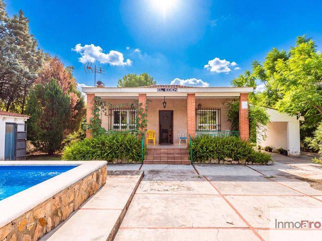 Chalet en venta en Olocau, Valencia