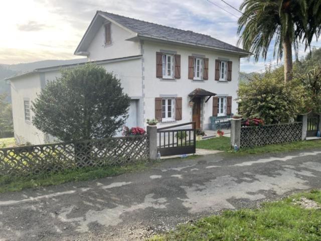 Chalet en venta en Ortigueira. Casa Couzadoiro Igrexa 10. Chalets.