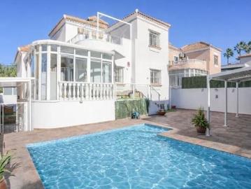 Villa en venta en Urbanización la Zenia II - Aire acondicionado