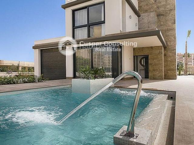 Chalet en venta en Orihuela, Campoamor. en Dehesa De Campoamor. Chalets.